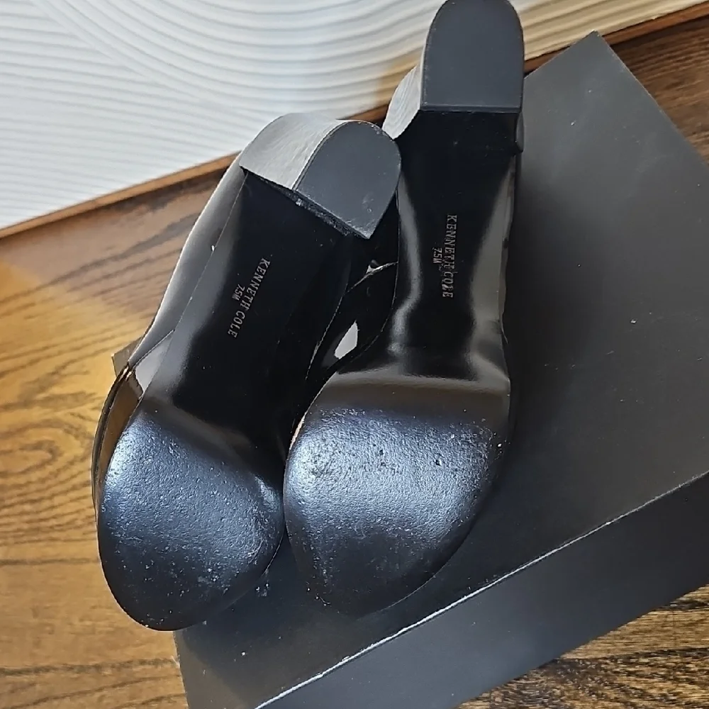 Kenneth Cole Black Glossy Peep-Toe Heels